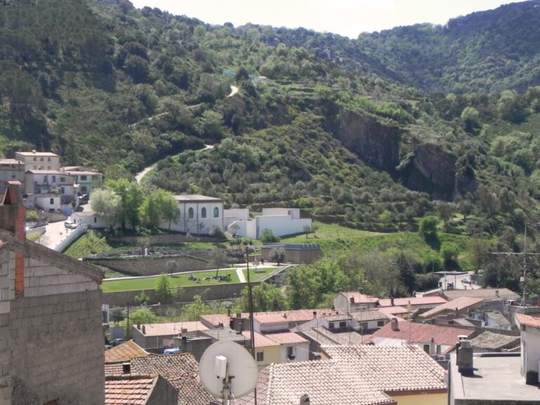 What is traditional architecture? | ما هي العمارة التقليدية؟