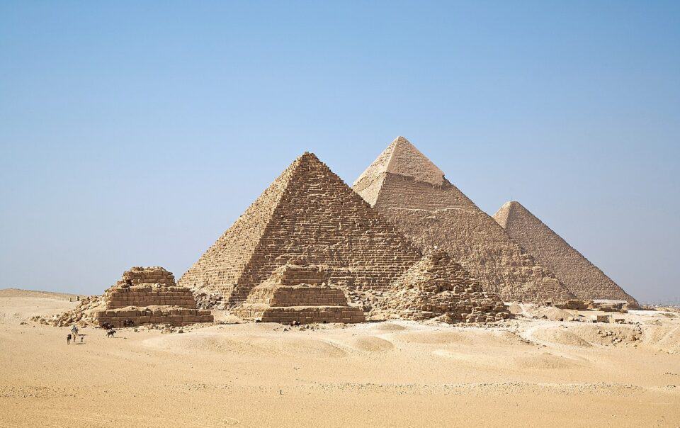 How Were the Pyramids Built? | كيف شيدت الاهرامات؟