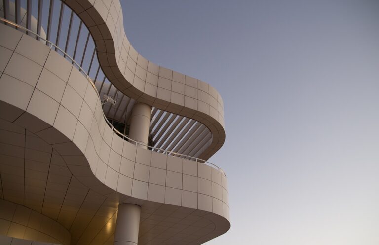 The Value Added by a Good Architect in 7 Ways القيمة المضافة بواسطة مهندس معماري جيد في 7 طرق