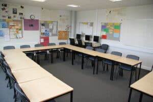 21st-Century Classroom حجرة الدراسة في القرن الحادي والعشرين