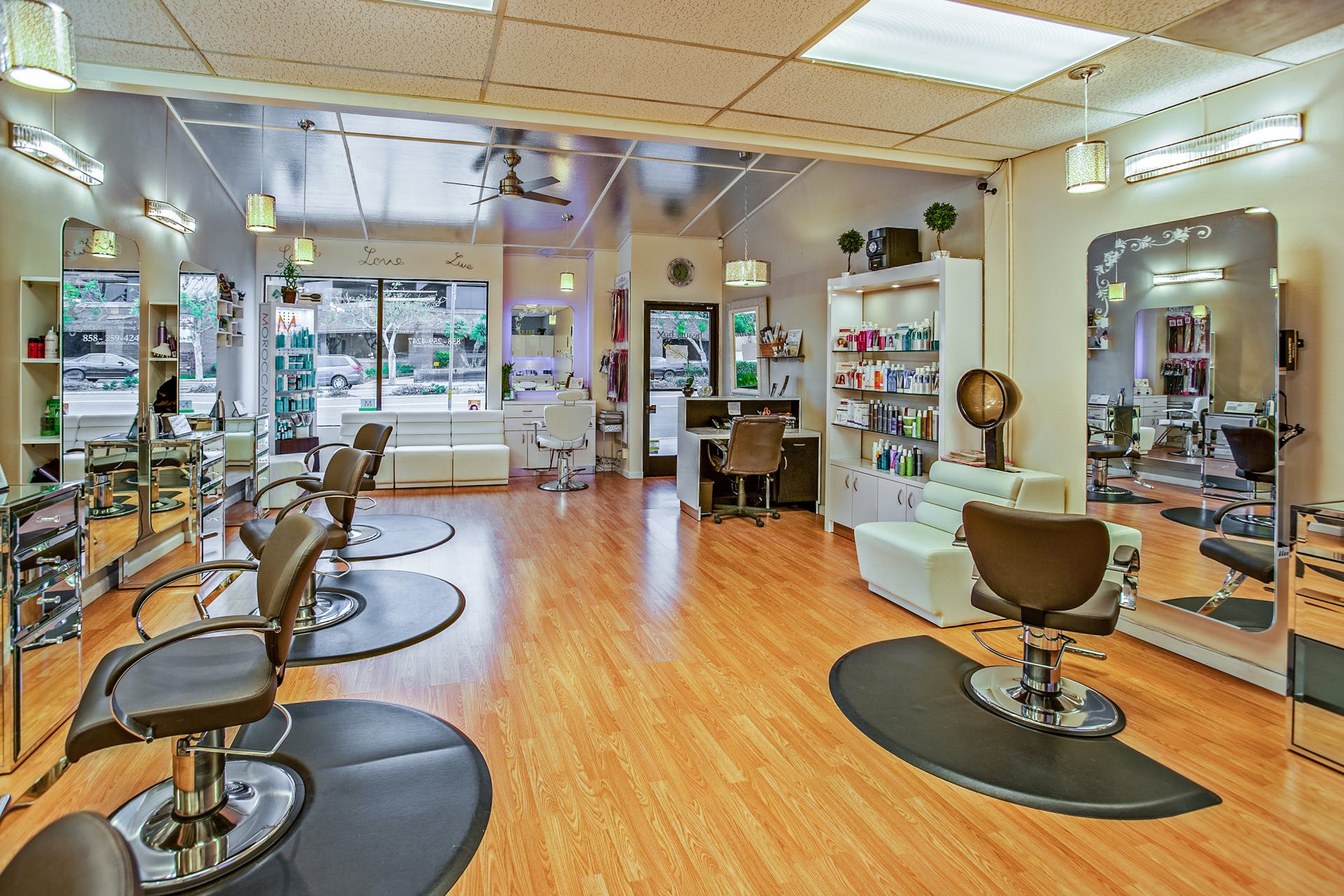 Women's Salons صالون نسائي