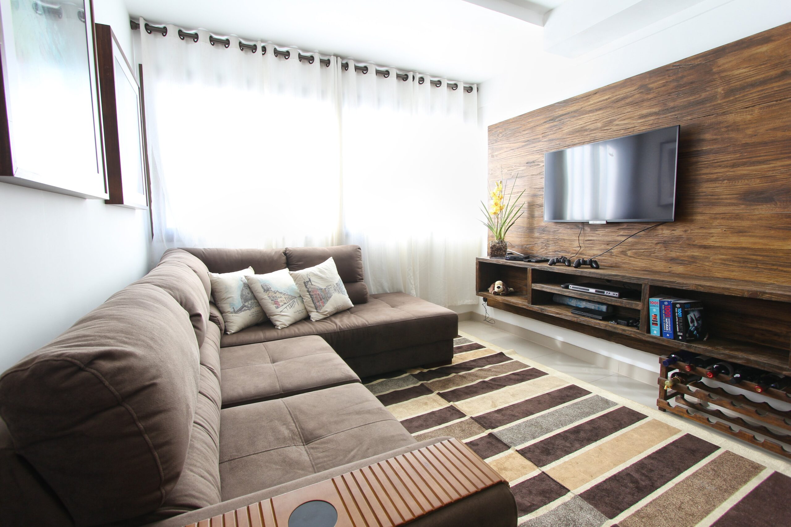 Elegance in Simplicity: Inspiring Simple TV Decor الأناقة في البساطة: ديكور تلفزيون بسيط ملهم