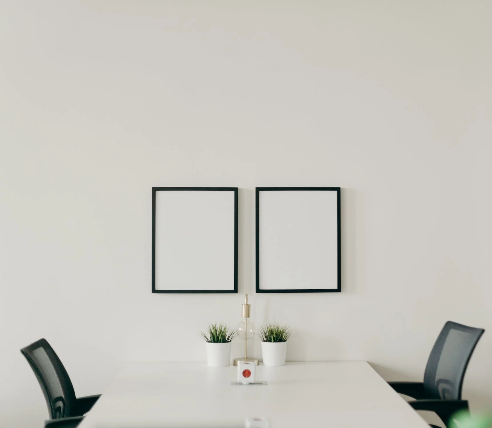 Exploring the Essence of Minimalism in Interior Design استكشاف جوهر البساطة في التصميم الداخلي