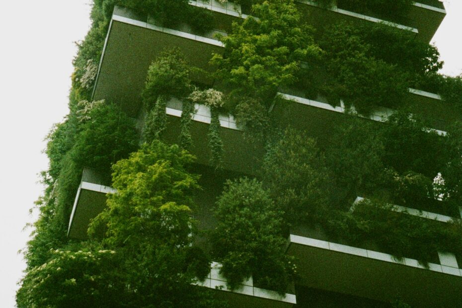 Vertical Gardens الحدائق العمودية