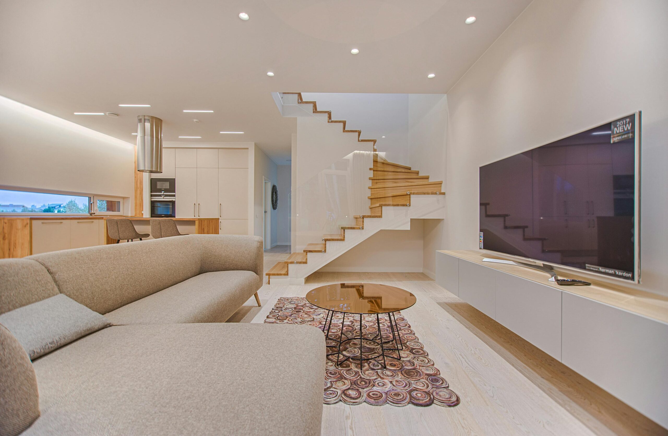Intelligent Living: The Evolution of the Smart Home Aesthetic الحياة الذكية: تطور جمالية المنزل الذكي
