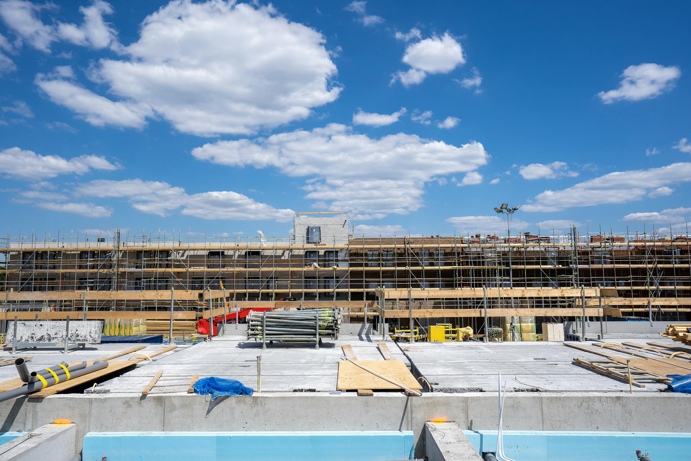 Sustainable Building Materials: Trends in Eco-Friendly Construction مواد البناء المستدامة: اتجاهات البناء الصديق للبيئة