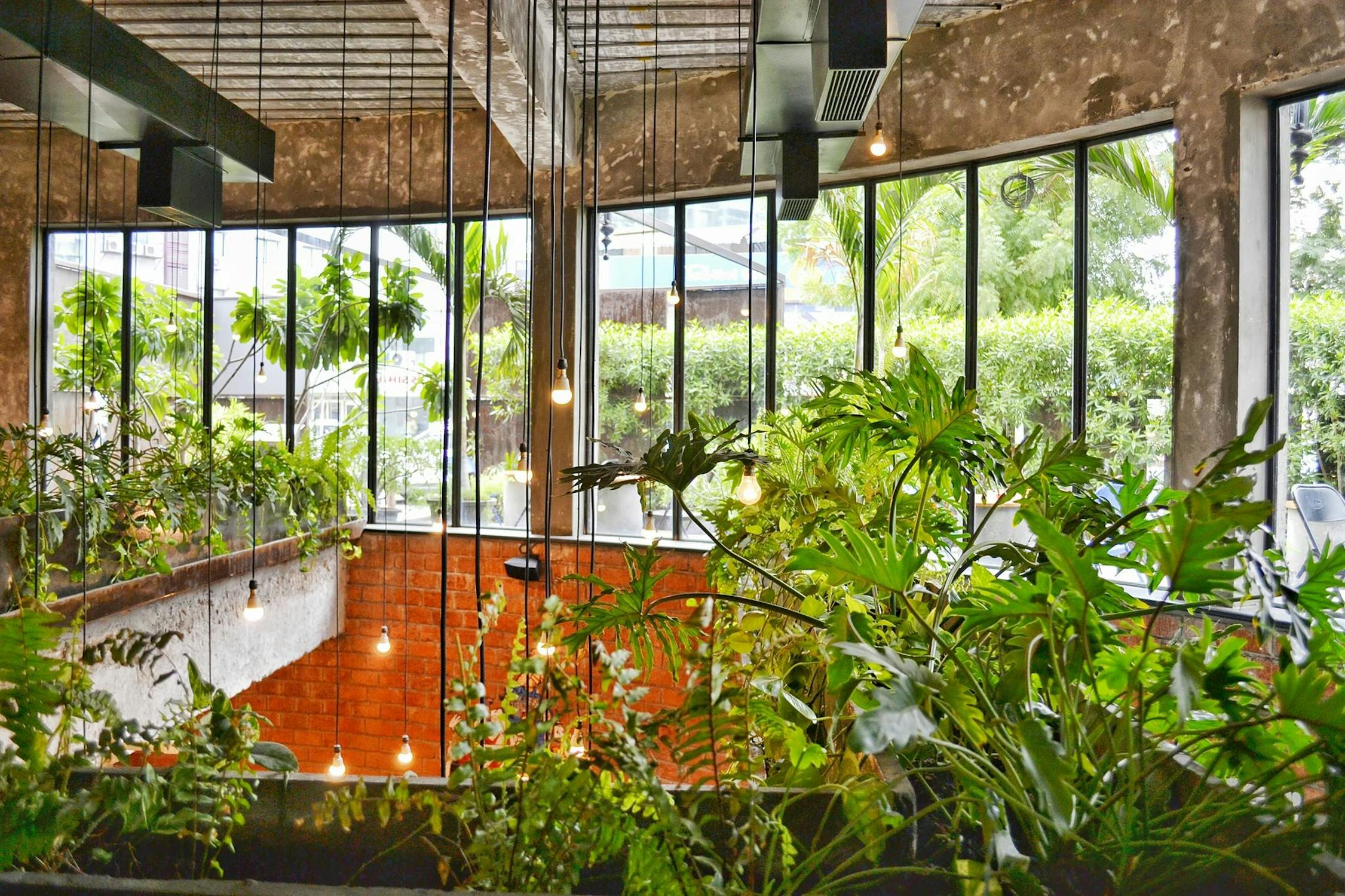 Revitalizing Urban Spaces Through Adaptive Reuse تنشيط المساحات الحضرية من خلال إعادة الاستخدام التكيفي