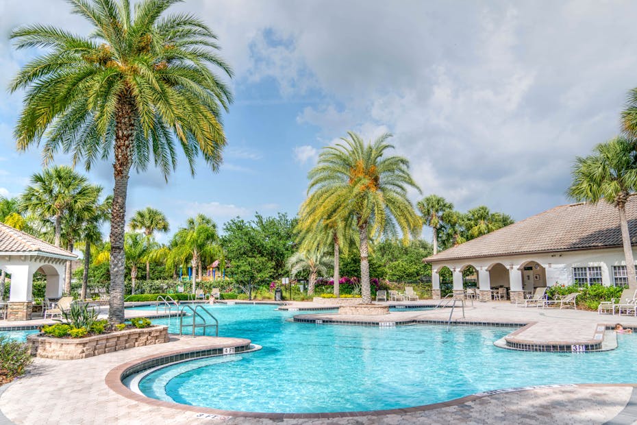 Luxury Pools Guide: Types, Advantages, and How to Choose the Best for Your Project