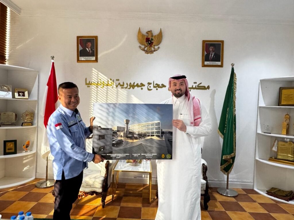 Official moment marking the approval of the Indonesian Consulate design, with Principal Architect Ibrahim Nawaf Joharji and the Consul.