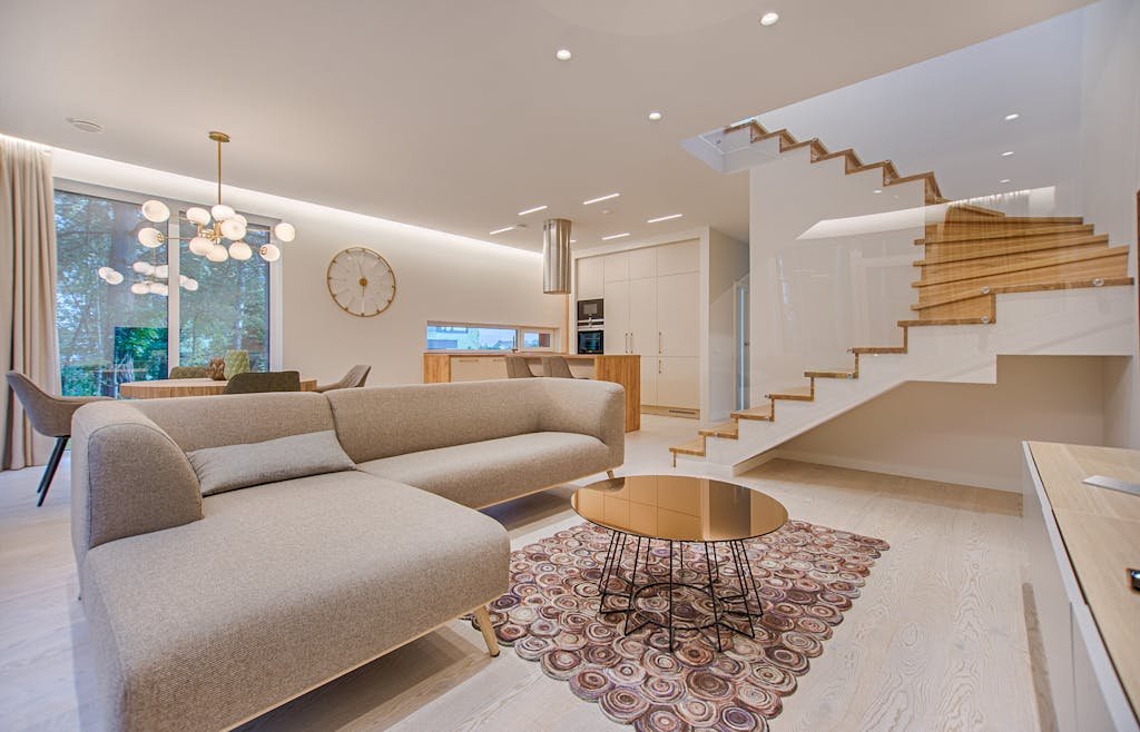 Open Plan vs Segmented Layouts: How Spatial Division Shapes Comfort, Behavior, and Daily Life