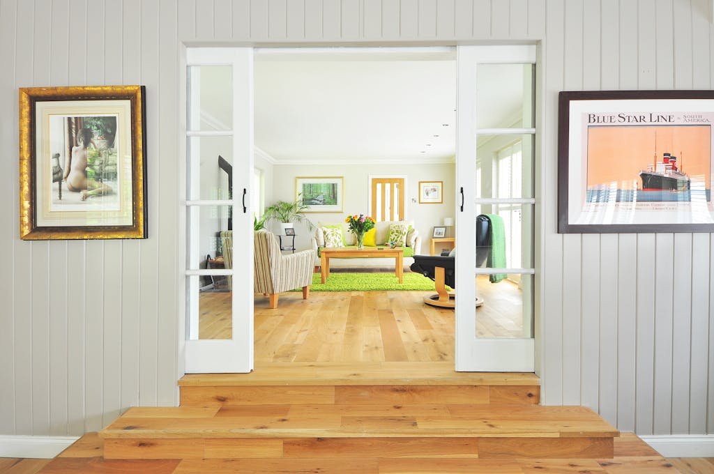 Sliding Doors vs Hinged Doors