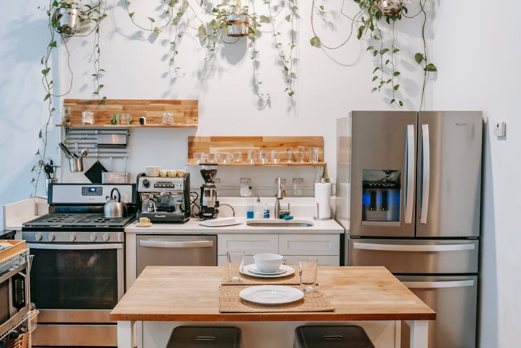 Open Shelving vs Closed Cabinets in Kitchens